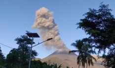 Gunung Lewotobi Laki-Laki Meletus Dahsyat, Semburkan Abu Setinggi 2.500 Meter dan Picu Hujan Abu