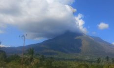 Gunung Lewotobi Laki-laki Kembali Meletus, PVMBG Tetapkan Zona Bahaya 5 Kilometer