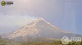 Gunung Merapi kembali mengeluarkan awan panas guguran sejauh 2 kilometer, sementara PVMBG meminta masyarakat tetap waspada dan menjauhi zona bahaya. Foto: ESDM