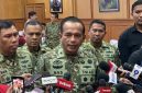 Kapuspen Mabes TNI Brigjen TNI Muhamad Nas menjelaskan alasan pengerahan prajurit saat pengamanan demo mahasiswa di Bundaran HI, Jakarta Pusat. Foto: Ist.