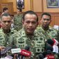 Kapuspen Mabes TNI Brigjen TNI Muhamad Nas menjelaskan alasan pengerahan prajurit saat pengamanan demo mahasiswa di Bundaran HI, Jakarta Pusat. Foto: Ist.