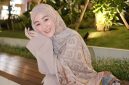 Selebgram Larissa Chou yang mengajukan gugatan cerai terhadap Ikram Rosadi ke Pengadilan Agama Ngamprah, Bandung. Dalam gugatannya, ia meminta hak asuh anak, nafkah anak Rp3 juta per bulan, serta nafkah mut’ah sebesar Rp30 juta, sekaligus membantah tudingan perselingkuhan yang beredar di media sosial. Foto: Ist.