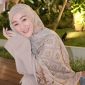 Selebgram Larissa Chou yang mengajukan gugatan cerai terhadap Ikram Rosadi ke Pengadilan Agama Ngamprah, Bandung. Dalam gugatannya, ia meminta hak asuh anak, nafkah anak Rp3 juta per bulan, serta nafkah mut’ah sebesar Rp30 juta, sekaligus membantah tudingan perselingkuhan yang beredar di media sosial. Foto: Ist.