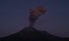 Gunung Lewotobi Laki-laki Kembali Meletus, Semburkan Kolom Abu Setinggi 1.500 Meter