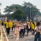 Mahasiswa UI yang akan menggelar unjuk rasa di Bundaran HI terpantau melanjutkan perjalanan dengan longmarch menuju Bundaran HI. Foto: Ist.