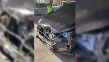 Tangkapan layar mobil warga ringsek usai ditabrak mobil oknum polisi yang terbakar cemburu di Kota Medan. Foto: Ist.