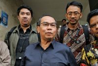 Guru Besar Ilmu Politik UIN Jakarta, Saiful Mujani, rampung diperiksa polisi. Foto: Ist.