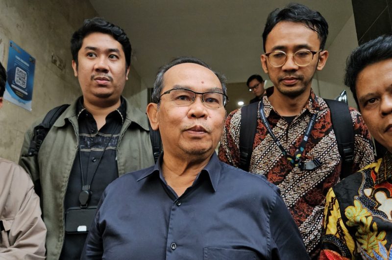 Guru Besar Ilmu Politik UIN Jakarta, Saiful Mujani, rampung diperiksa polisi. Foto: Ist.