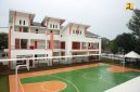 Gedung Sekolah Rakyat dengan desain modern yang kini menjadi program prioritas pemerintah. Proyek kejar tayang ini tengah disorot menyusul adanya sengkarut keterlambatan pembayaran honorarium para arsitek individu yang terlibat dalam tahap perencanaan. (Foto: Dok. Kementerian PU)