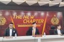 Konferensi pers perkenalan pelatih baru Persija Jakarta bertajuk The New Chapter yang digelar di Jakarta International Stadium, Senin (8/6/2026). Tampak duduk di tengah pelatih kepala baru, Shin Tae-yong, didampingi Presiden Persija Mohamad Prapanca di sebelah kiri. Dalam kesempatan ini, mantan pelatih Timnas Indonesia itu resmi memperkenalkan diri dan menegaskan target meraih prestasi terbaik serta tampil menarik di kompetisi Super League 2026-2027. Foto: Ist.