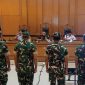 Empat prajurit BAIS TNI tampak berdiri menghadap majelis hakim Pengadilan Militer II-08 Jakarta saat pembacaan putusan perkara penyiraman air keras terhadap aktivis KontraS, Andrie Yunus, Rabu (10/6/2026). Keempat terdakwa divonis penjara 1,5 tahun hingga 3 tahun, di mana dua di antaranya juga dijatuhi sanksi pemecatan dari dinas militer karena terbukti melakukan penganiayaan berencana yang menimbulkan luka berat. Foto: Ist.