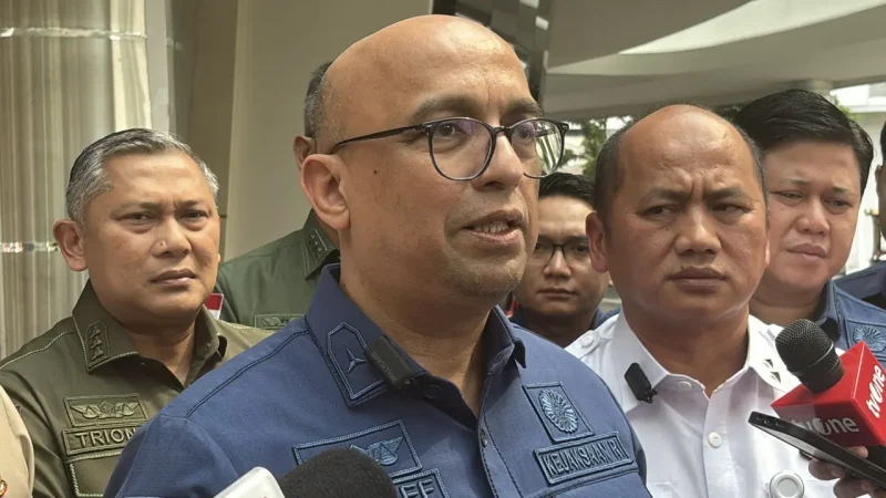 Direktur Penyidikan Jaksa Agung Muda Tindak Pidana Khusus (Jampidsus), Syarief Sulaeman Nahdi saat memberikan keterangan kepada awak media terkait perkembangan kasus dugaan korupsi tata kelola Program Makan Bergizi Gratis (MBG), Kamis (2/7/2026). Dalam kesempatan ini diungkap adanya dugaan keterlibatan Kolonel TNI aktif berinisial BU yang menjabat pejabat pembuat komitmen di Badan Gizi Nasional, sehingga penanganan perkara terkait pengadaan sepeda motor tersebut kini diserahkan dan ditangani secara koneksitas bersama Jaksa Agung Muda Tindak Pidana Militer. Foto: Ist.