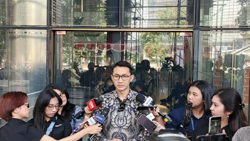 Juru Bicara KPK Budi Prasetyo memberikan keterangan pers di Gedung Merah Putih KPK, Kamis (30/7/2026), mengungkap penetapan tersangka oknum pegawai KPK bersama Bupati Pemalang dalam dua klaster dugaan pemerasan dan korupsi. Foto: Ist.