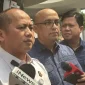 Anang Supriatna Kapuspenkum Kejagung memberikan keterangan kepada awak media terkait pengajuan upaya hukum banding atas vonis 10 tahun penjara yang dijatuhkan kepada Nadiem Makarim dalam kasus dugaan korupsi pengadaan laptop Chromebook. Foto: Ist.