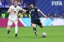 Kapten Timnas Argentina Lionel Messi (kanan) bertanding dalam laga semifinal antara Inggris vs Argentina pada Piala Dunia FIFA 2026 di Atlanta Stadium, Atlanta, Amerika Serikat, Kamis (16/7/2026) dini hari WIB. Foto: Ist.