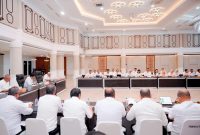 Kepala Badan Pendapatan Daerah Provinsi Sumut Sutan Tolang bersama jajaran terkait menyampaikan capaian realisasi Pendapatan Asli Daerah yang telah melampaui 50% target tahun 2026 dalam rapat pembahasan keuangan daerah, Kamis (30/7/2026). Foto: Ist.