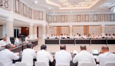 Kepala Badan Pendapatan Daerah Provinsi Sumut Sutan Tolang bersama jajaran terkait menyampaikan capaian realisasi Pendapatan Asli Daerah yang telah melampaui 50% target tahun 2026 dalam rapat pembahasan keuangan daerah, Kamis (30/7/2026). Foto: Ist.