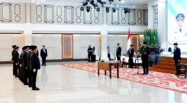 Gubernur Sumatera Utara Muhammad Bobby Afif Nasution saat melantik delapan pejabat Pimpinan Tinggi Pratama (eselon II) di lingkungan Pemerintah Provinsi Sumut, berlangsung di Aula Raja Inal Siregar Kantor Gubernur Sumut, Medan, Senin (13/7/2026). Foto: Ist.
