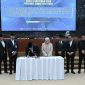 Gubernur Sumatera Utara Muhammad Bobby Afif Nasution bersama Ketua DPRD Sumut Erni Ariyanti menandatangani Keputusan Bersama dalam Rapat Paripurna, Kamis (30/7/2026), menandai kesepakatan Ranperda Pertanggungjawaban Pelaksanaan APBD Sumut Tahun Anggaran 2025. Foto: Ist.