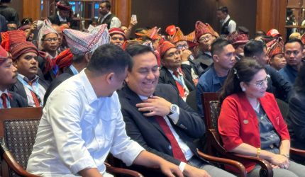Punguan Simbolon Dohot Boruna Indonesia (PSBI) menggelar Rakernas ke-20 di Jakarta, Selasa (7/7/2026). Gubernur Sumut Bobby Nasution hadir dalam kegiatan yang dimotori oleh Ketum PSBI Effendi Simbolon tersebut.