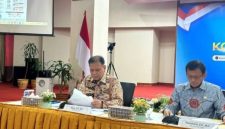 Anggota Komisi Yudisial Bidang Pengawasan Hakim dan Investigasi Abhan Misbah saat memberikan keterangan pers di Gedung KY, Jakarta, Kamis (30/7/2026), mengonfirmasi adanya dugaan pelanggaran kode etik hakim dalam perkara Andrie Yunus dan Nadiem Makarim. Foto: Ist.