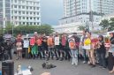Puluhan perwakilan organisasi wartawan dan aktivis Kamisan berkumpul dalam aksi damai di Pos Blok, Lapangan Merdeka Medan, Kamis (30/7/2026), menyuarakan protes dan meminta Presiden Prabowo Subianto menarik kembali pernyataan soal “Londo Ireng” yang disamakan dengan jurnalis, LSM, dan pengamat, serta meminta permohonan maaf secara terbuka. Foto: Ist.