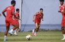 Penyerang Timnas Indonesia, Ragnar Oratmangoen, fokus menjalani sesi latihan bersama rekan-rekannya menjelang pertandingan fase grup Piala AFF 2026. Foto: Ist.