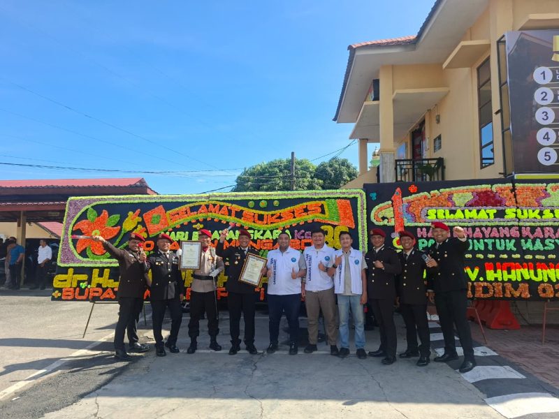 Ketua Lembaga Anti Narkotika (LAN) Kabupaten Labuhanbatu Utara, Baginda Azmi Ansyari Sinaga beserta jajaran, berfoto bersama pimpinan dan anggota Kepolisian Resor Labuhanbatu dalam rangka memperingati Hari Bhayangkara ke-80 pada 1 Juli 2026. Foto: GS