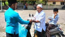 Program sosial Jumat Berkah yang digagas DPD Partai Amanat Nasional (PAN) Labuhanbatu Utara. Foto: GS