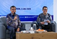 Menteri Ketenagakerjaan Yassierli (kiri) menyampaikan sambutan dan ajakan kepada perusahaan di KEK Mandalika untuk bergabung dalam platform MagangHub, dalam diskusi ketenagakerjaan yang berlangsung di Lombok Tengah, NTB, pada Jumat (3/7/2026). Foto: Ist.