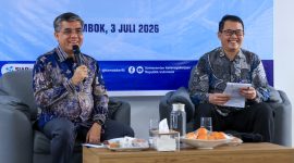 Menteri Ketenagakerjaan Yassierli (kiri) menyampaikan sambutan dan ajakan kepada perusahaan di KEK Mandalika untuk bergabung dalam platform MagangHub, dalam diskusi ketenagakerjaan yang berlangsung di Lombok Tengah, NTB, pada Jumat (3/7/2026). Foto: Ist.
