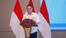 Direktur Jenderal Pembinaan Pelatihan Vokasi dan Produktivitas Kemnaker, Darmawansyah, menyampaikan penjelasan mengenai syarat keikutsertaan perusahaan sebagai mitra Program MagangHub 2026. Ia menegaskan kewajiban terdaftar dan memperbarui data dalam sistem Wajib Lapor Ketenagakerjaan Perusahaan (WLKP) sebagai syarat utama verifikasi. Foto: Ist.