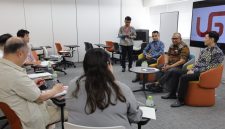Wakil Menteri Ketenagakerjaan Afriansyah Noor beserta delegasi Kemnaker berdialog dengan perwakilan perusahaan dan lembaga terkait di Jepang. Foto: Ist.