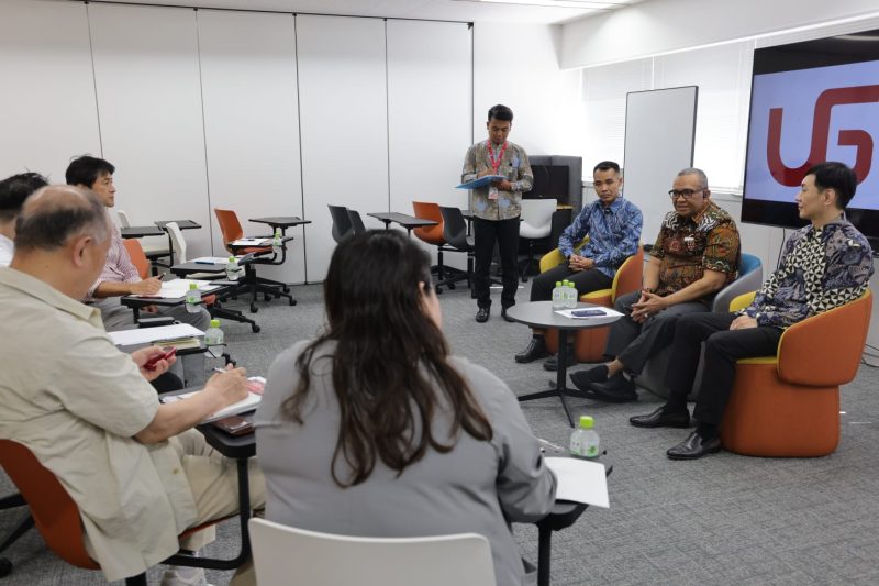 Wakil Menteri Ketenagakerjaan Afriansyah Noor beserta delegasi Kemnaker berdialog dengan perwakilan perusahaan dan lembaga terkait di Jepang. Foto: Ist.