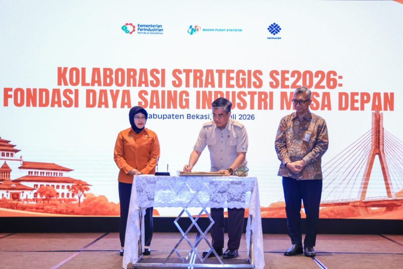 Menteri Ketenagakerjaan Yassierli bersama Kepala BPS RI Amalia Adininggar Widyasanti dalam High Level Meeting Lintas Kementerian bertema 