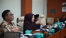 Ketua DPRD Sumut, Erni Ariyanti Sitorus(tengah). Foto: IAS.