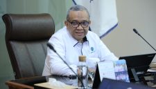 Wakil Menteri Ketenagakerjaan Afriansyah Noor saat memimpin dialog sosial antara perwakilan serikat pekerja dan manajemen PT Indonesia Epson Industry di Jakarta, Selasa (21/7/2026). Foto: Ist.
