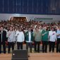 Menteri Ketenagakerjaan (Menaker) Yassierli foto bersama jajaran pimpinan Tanoto Foundation dan 242 mahasiswa penerima beasiswa dalam acara Tanoto Scholars Gathering (TSG) 2026 yang digelar di RGE Exhibition Center, Pelalawan, Riau, Rabu (22/7/2026) malam. Foto: Ist.