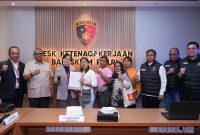 Suasana usai penandatanganan kesepakatan bersama antara PT Amos Indah Indonesia dan eks pekerja di Gedung Desk Ketenagakerjaan Bareskrim Polri, Jakarta, Kamis (23/7/2026). Sinergi Kemnaker dan Polri berhasil menuntaskan perselisihan PHK 134 pekerja dengan total pesangon mencapai Rp12,7 miliar. Foto: Ist.