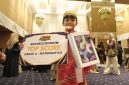 Caroline Cicilia Nababan, siswi SD Negeri 18 Rantau Selatan, Labuhanbatu, memperlihatkan medali emas dan penghargaan Top Score Grade A - Mathematics yang diraihnya dalam ajang ASMC Global Round 2026 di Kuala Lumpur, Malaysia. Foto: IAS.