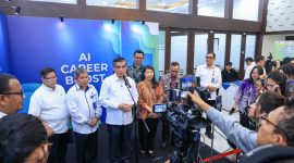 Menteri Ketenagakerjaan Yassierli memberikan keterangan pers saat membuka acara AI Career Boost Day 2026 di Jakarta, Selasa (28/7/2026), dalam rangka sinergi Kemnaker bersama GreatNusa, BINUS University, dan Microsoft Indonesia untuk memperkuat kompetensi kecerdasan buatan bagi tenaga kerja Indonesia. Foto: Ist.