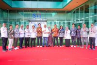 Wakil Menteri Ketenagakerjaan Afriansyah Noor bersama jajaran pemerintah daerah dan manajemen PT Sheonary Javanesia INC berfoto bersama usai meninjau fasilitas perusahaan di Temanggung, Jawa Tengah, Rabu (29/7/2026), guna menekankan penyerapan tenaga kerja lokal dan dunia kerja yang inklusif. Foto: Ist.