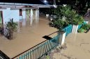 Kondisi pemukiman warga di Lingkungan Pasar Bawah Serbalawan, Simalungun, terendam air keruh setinggi hingga 3 meter akibat luapan Sungai Sikkam pasca hujan deras, Kamis (30/7/2026) malam, banjir dinilai lebih parah dibanding kejadian tahun 2017. Foto: Ist.