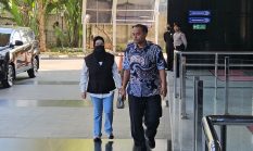 Tiba di Gedung Merah Putih KPK, Bupati Sukoharjo Etik Suryani Tampak Lesu Usai Terjaring OTT