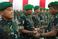 Danrem 011/Lilawangsa Brigjen TNI Ali Imran memimpin upacara serah terima jabatan lima Dandim di Gedung KNPI Makorem 011/Lilawangsa, Lhokseumawe. Foto: Ist.