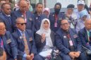 Terdakwa kasus dugaan fitnah ijazah, Tifauzia Tyassuma alias Dokter Tifa (tengah berhijab putih), memberikan keterangan kepada awak media usai persidangan putusan sela di Pengadilan Negeri Jakarta Timur, Kamis (23/7/2026). Didampingi tim kuasa hukumnya dari Tim Pembela Dokter Tifa (TPDT), Dokter Tifa menegaskan komitmennya untuk terus memperjuangkan kebenaran meski majelis hakim mengabulkan eksepsinya. Foto: Ist.