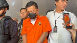 Don Ritto dilimpahkan ke Kejagung dengan tangan terborgol. Foto: Ist.