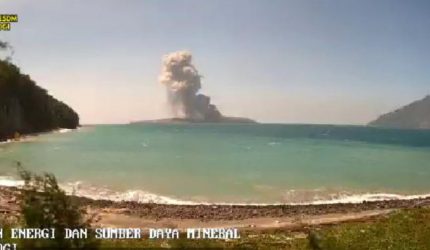 Gunung Anak Krakatau Erupsi