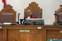 Hakim Tunggal Abdul Affandi saat membacakan putusan penolakan permohonan praperadilan mantan Wakil Kepala BGN Lodewyk Pusung di Pengadilan Negeri Jakarta Selatan, Kamis (30/7/2026), dengan alasan pengadilan tersebut tidak berwenang mengadili perkara tersebut. Foto: Ist.