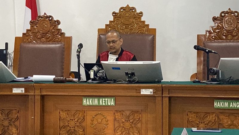 Hakim Tunggal Abdul Affandi saat membacakan putusan penolakan permohonan praperadilan mantan Wakil Kepala BGN Lodewyk Pusung di Pengadilan Negeri Jakarta Selatan, Kamis (30/7/2026), dengan alasan pengadilan tersebut tidak berwenang mengadili perkara tersebut. Foto: Ist.